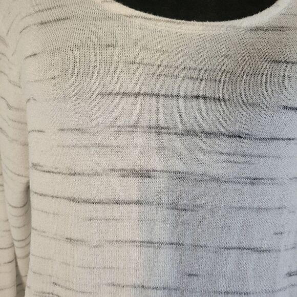 a.n.a. Cream Long Sleeve Scoop Neck Twist Back Top Size L - Picture 9 of 14